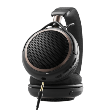 The Audio-Technica ATH-AL5NC wireless headphones can also be used as wired headphones.