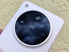 The successor to Oppo Find X8 Ultra (pictured) is rumoured to boast dual 200 MP sensors. (Image source: Notebookcheck)