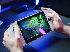 The Lenovo Legion Go S has an 8-inch 120 HZ display. (Image source: NotebookcheckReviews on YouTube)