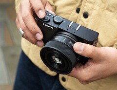 The latest full-frame lens from Panasonic is particularly compact.