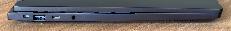Left: Kensington NanoSaver Lock, USB-A 2.0, USB-C 3.2 Gen.2 (10 Gbit/s, Display Port ALT mode 1.4, Power Delivery), 3.5 mm audio