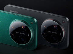 The Xiaomi 17 Ultra in two of its launch colours.