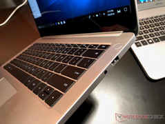 Huawei Matebook D right side ports. (Source: NotebookCheck)
