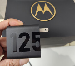 Motorola&#039;s next Moto flagship could support 125 W fast charging. (Image source: Chen Jin)