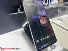 The updated display promises to eliminate glares and reflections even under direct sunlight. Pictured: the NxtPaper 60 Ultra. (Image source: Notebookcheck)