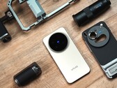 Importing the Vivo X300 Pro and the more compact Vivo X300 Zeiss camera flagship: Some retailers are already quoting euro prices for the Chinese model. (Image source: Weibo)