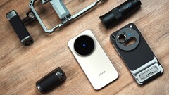Importing the Vivo X300 Pro and the more compact Vivo X300 Zeiss camera flagship: Some retailers are already quoting euro prices for the Chinese model. (Image source: Weibo)
