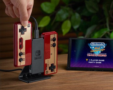 Wireless Famicom Controllers use the Switch Joy-Con to recharge. (Image source: Nintendo Japan on X)