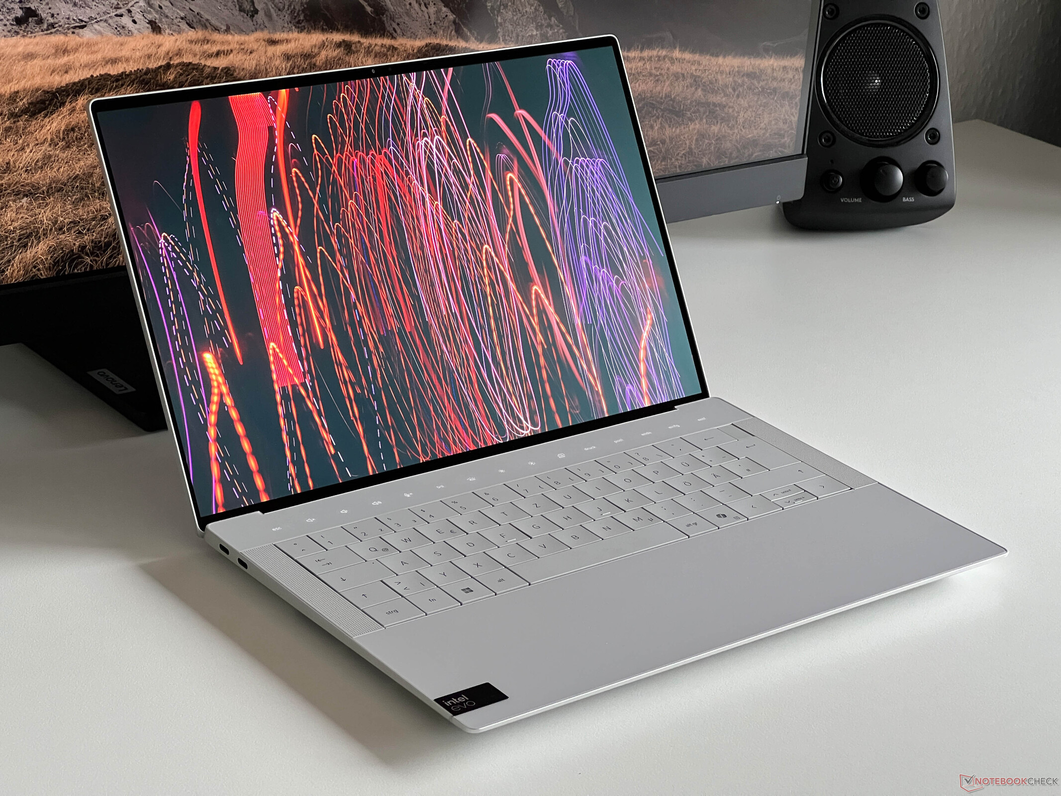 Sleek Dell XPS 14 9440 With Intel Core Ultra 7 155H And 100 SRGB 
