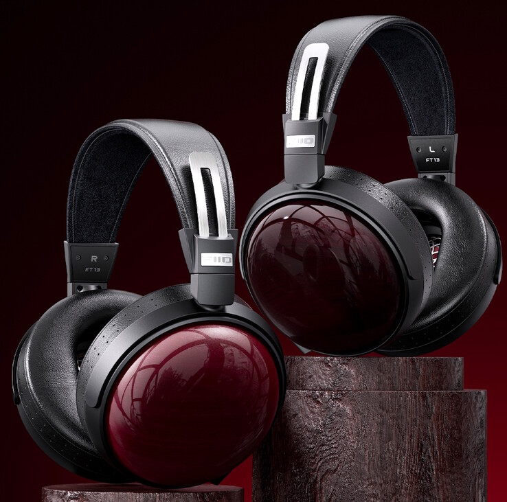 The FiiO FT13 headphones come with natural purple or black wood earcups. (Image source: FiiO)