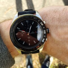 Using the LG Watch W7 outside in the shade