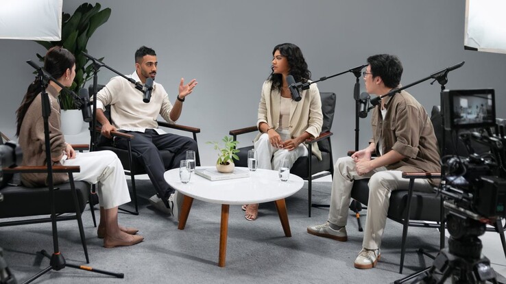 The Maono PD500 microphone supports timecode sync and wirelesss multi-mic shoots for reduced cable clutter on sets.