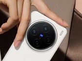Vivo's product manager Han Boxiao has released new photos from the Vivo X200's Zeiss camera. (Image source: Weibo)