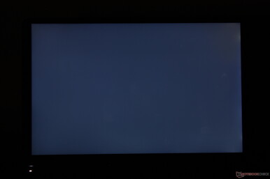 Slight uneven backlight bleeding along the edges and corners