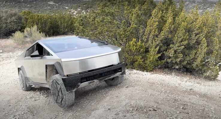 The pickup has a hard time getting up the hill (image: VoyageATX, Youtube)