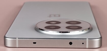 Top case side (IR blaster, microphone)