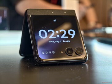 Motorola Razr 70 with Crystals by Swarovski cover display