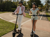 The NIU KQi 200F e-scooter features a 700 W peak power motor and 365 Wh battery (Image source: NIU)