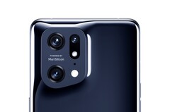 The Oppo Find X5 Pro has a discreet yet thick camera housing. (Image source: Roland Quandt & WinFuture)