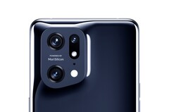 The Oppo Find X5 Pro has a discreet yet thick camera housing. (Image source: Roland Quandt &amp; WinFuture)