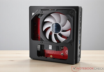 Under the other side of the EVO-X2, there is a dedicated fan for SSD cooling. (Image source: Notebookcheck/Sebastian Bade)