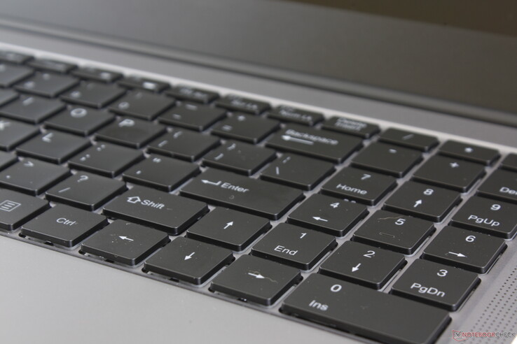 The Chuwi LapBook Plus is one of the few 15.6-inch laptops with NumPad and Arrow keys that are identical in key cap size to the main QWERTY keys