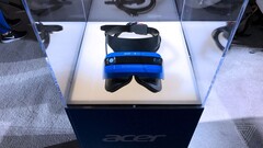 The first thing users might notice about Acer's headset is the bright blue coloring on the front. (Source:  Tech News Inc)