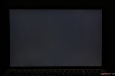 No major uneven backlight bleeding on our test unit