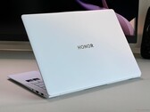 1 kg Ultrabook with Arrow Lake and excellent input devices - Honor MagicBook Art 14 2025 Review