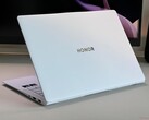 1 kg Ultrabook with Arrow Lake and excellent input devices - Honor MagicBook Art 14 2025 Review