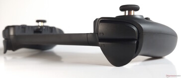 Left shoulder of the Abxylute S9 mobile controller. (Image source: Notebookcheck)