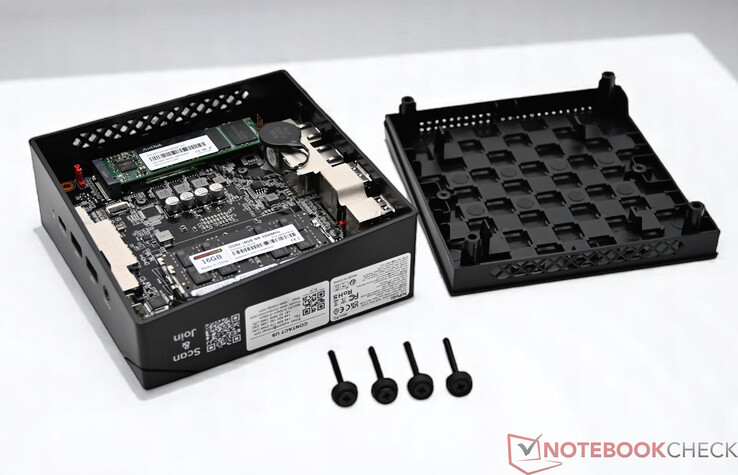 The NiPoGi AM06 Pro with opened underside