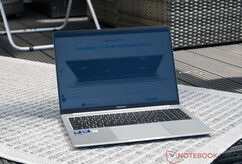 GeekBook M16 in outdoor use in the shade