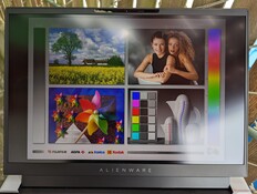 Alienware x16 R2 gaming laptop screen outdoors in shade (Image source: Allen Ngo)