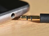 Phones with a headphone jack are a dying breed. (Source: Lifewire)