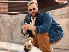 Google claims that AP1A.240505 improves video recording performance on the Pixel 8, pictured. (Image source: Google)