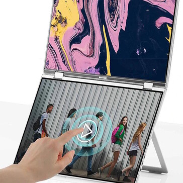 The bottom screen can process touch inputs. (Image source: Bsconn)