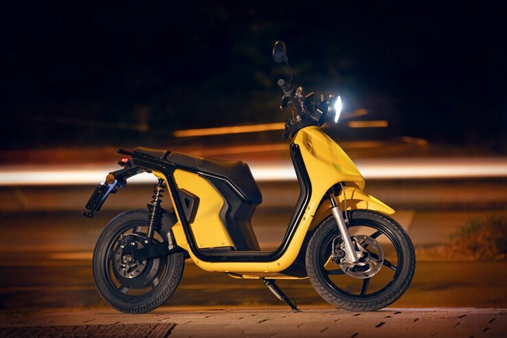 The Govecs Roller Flex e-scooter. (Image source: Govecs)