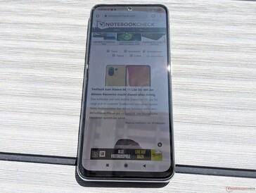 Xiaomi Redmi Note 10 in direct sunlight
