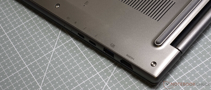Left side: 2 x Thunderbolt, USB-3-A, HDMI