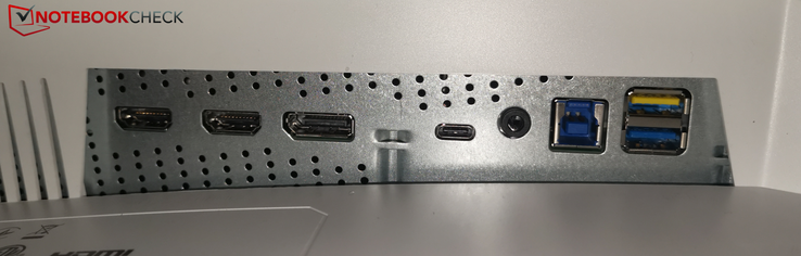 Rear left: 2x HDMI 2.0, DP, USB-C 3.0, headphone jack, USB-B, 2x USB-A