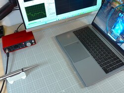 Position of the measuring microphone for volume measurements - the image is for illustration purposes and does not show the actual measurement setup