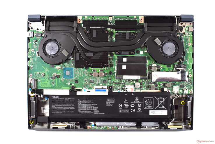 View inside the Asus ProArt StudioBook Pro X W730W5T