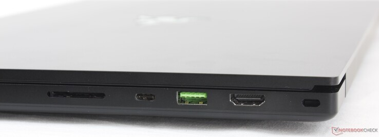 Right: SD reader UHS-III, USB Type-C + Thunderbolt 3, USB 3.2 Gen. 2, HDMI 2.0b, Kensington Lock
