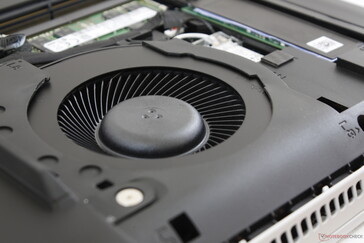 We wonder if cooling would have been even better had Dell went with vapor chamber instead