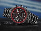 The model features a rotating slide-rule bezel once used in planes for manual fuel and distance calculations.