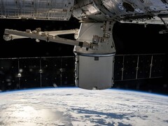 Image showing a satellite orbiting the Earth. (Image source: SpaceX-Imagery - Pixabay)