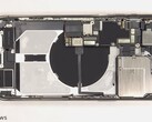 The iPhone 14 Pro Max is not all that easy to repair. (Image source: PBKreviews)