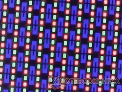 Crisp OLED with no major graininess issues