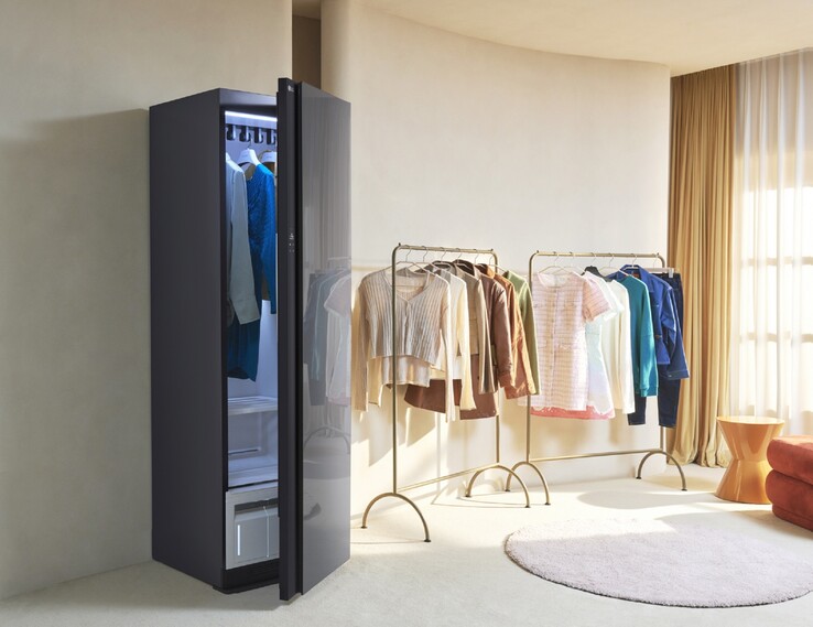 The LG Styler has cycles to kill bacteria, viruses, and bed bugs as well as deodorize, dehumidify, and undust. (Source: LG)